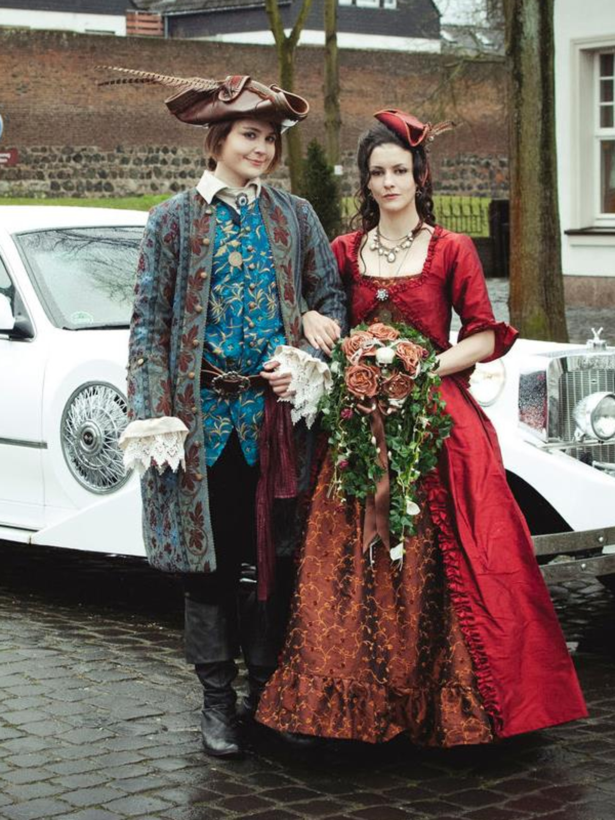 Bild: Hochzeitspaar im Piratenstil.